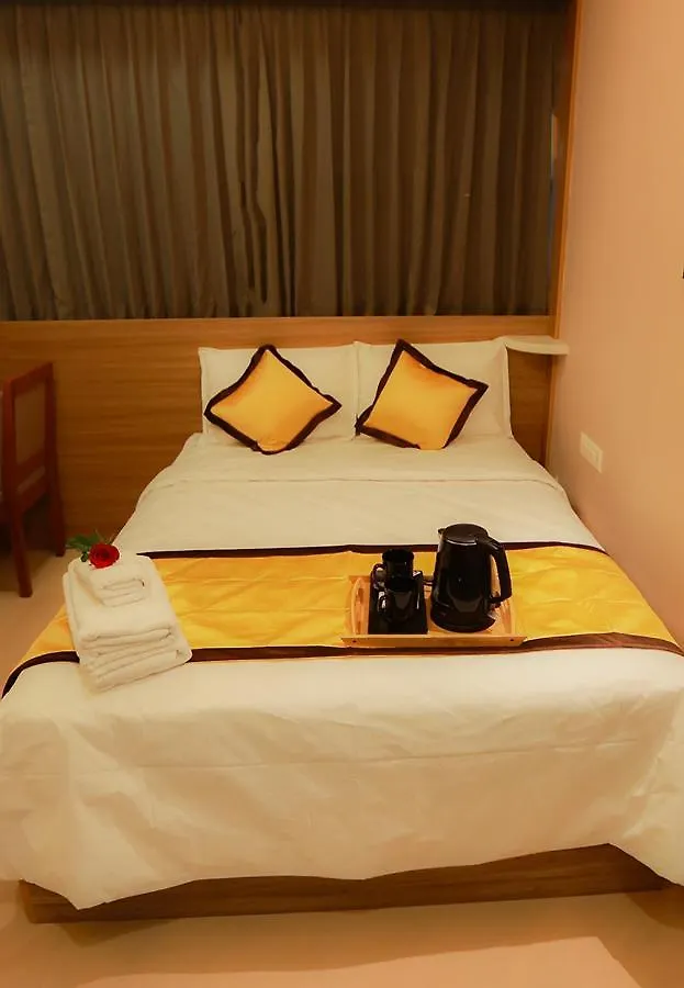 ***  Hotel Emirates Kannangad Indien