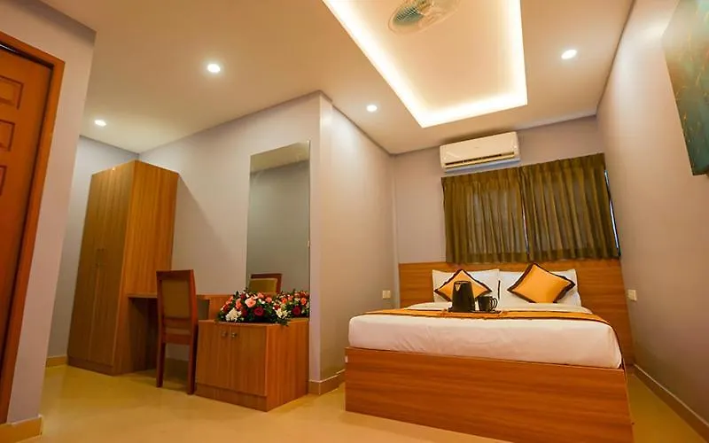 Hotel Emirates Kannangad 3*,